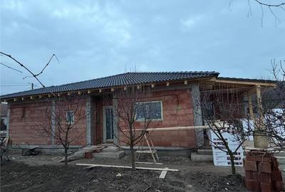 Duplex cu 3 camere cu Canalizare în Albina - 3