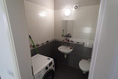 Apartament cu 3 camere decomandat în Tractorul - 3