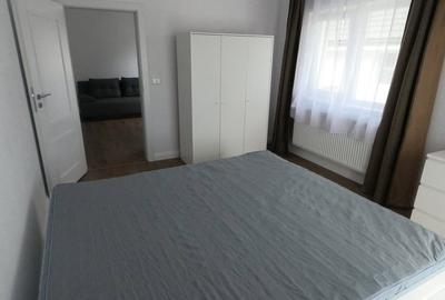 Apartament cu 3 camere semidecomandat în Central - 1