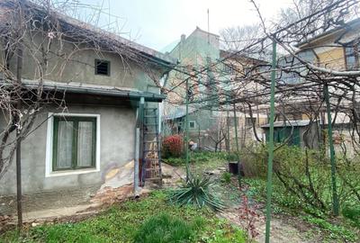 Casă individuală cu 7 camere cu Canalizare în Titulescu - 7