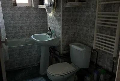 Apartament cu 3 camere decomandat în Complex Studențesc