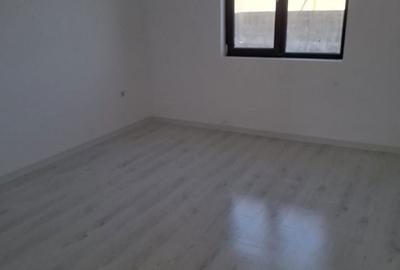 Casă cu 4 camere în Central - 2