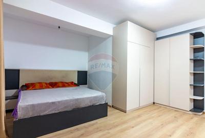 Apartament cu 4 camere decomandat, mobilat în Central
