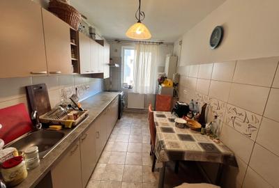 Apartament cu 3 camere decomandat în Far - 14
