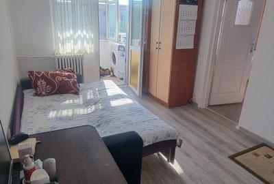 Apartament cu 2 camere semidecomandat în Inel II