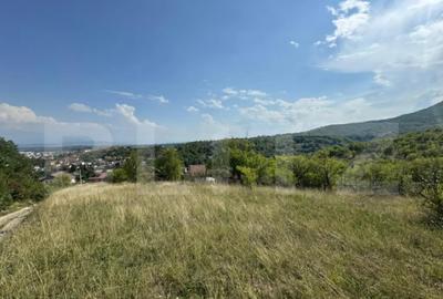 Teren de 1495 mp, în Central