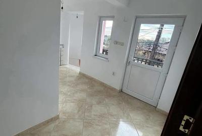 De vanzare casa in Roman, parter ?i etaj, teren 700 mp, 130.000 euro - 3