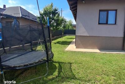 Casă cu 4 camere în Valea Adâncă