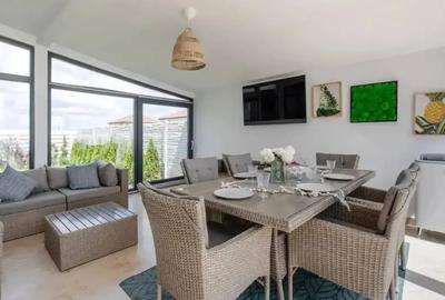 Casă cu 4 camere cu Teren 400 Mp în Ferme - 13