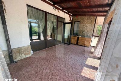 Casă cu 5 camere cu Teren 2248 Mp în Curtești - 1