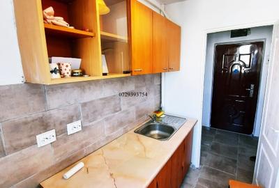 PREFER MSG PE WHATAPP !!!  Apartament 2 camere decomandat PODU ROS- PALAS  - 400 - 9
