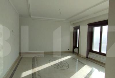 Spațiu comercial, de 600 mp, în Central - 7