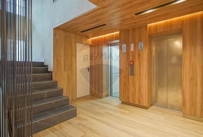 Apartament cu 3 camere semidecomandat, mobilat în Tractorul - 23