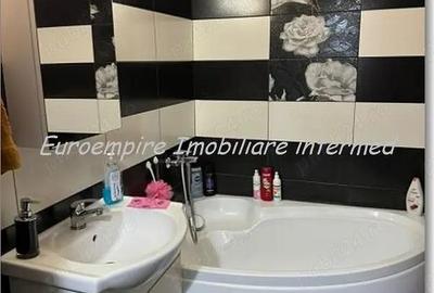 Apartament 2 camere de vanzare zona Km 5 - 5