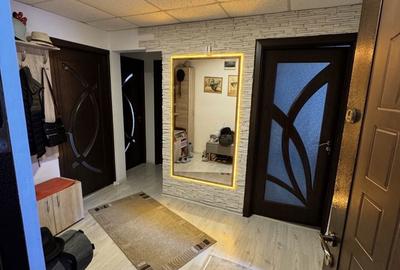 Apartament cu 3 camere decomandat în Vitrometan - 1