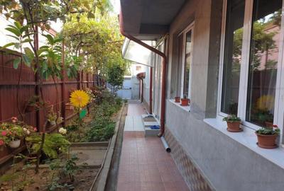 Casă cu 5 camere cu Canalizare în Central - 2