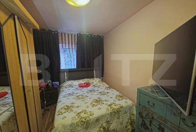 Apartament cu 3 camere decomandat, mobilat în Micro 4