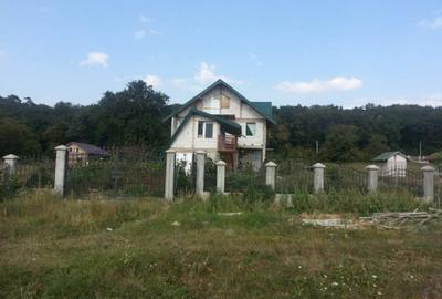 Casă cu 4 camere în Dobrovăț - 1