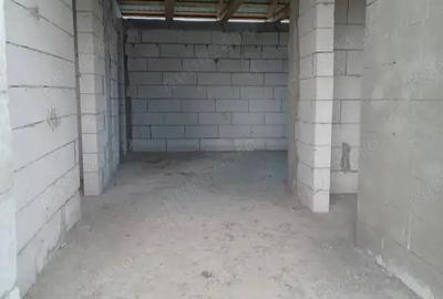 Casă cu Teren 800 Mp în Slobozia (Roznov) - 1