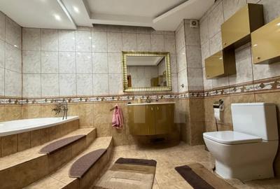 Casă cu 10 camere cu Teren 908 Mp în Central - 11