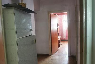 Apartament cu 4 camere decomandat în Călărași - 3