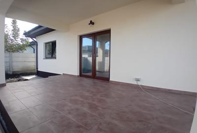 Casa 4 cam , 2 bai Toate utilitatile  Teren 410mp ! 5 min Primarie - 3