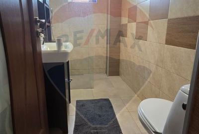 Casă cu 5 camere cu Teren 1375 Mp în Dârlos - 2