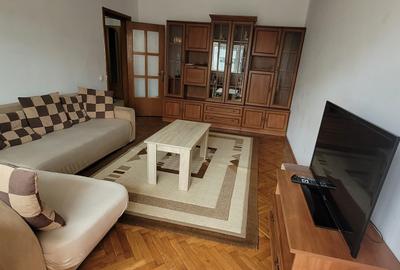 Apartament cu 3 camere decomandat, mobilat în Dacia