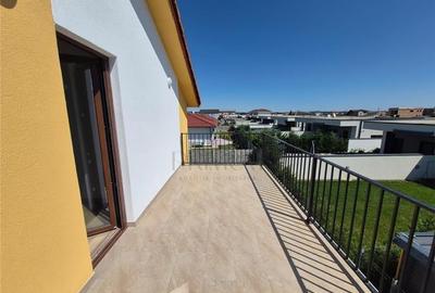 Duplex finalizat - bine compartimentat - toate utilitatile - doua balcoane - 13