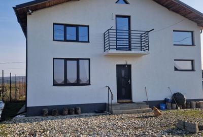 Casă cu 4 camere în Central - 1