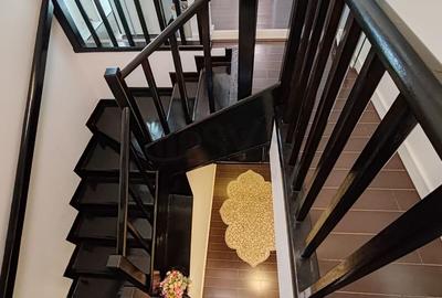 Casă individuală cu 8 camere cu Canalizare în Vitan - 5