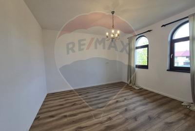 Casă cu 5 camere cu Teren 300 Mp în Ferme - 12