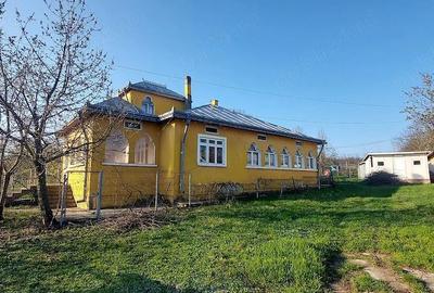 Casă cu 5 camere cu Teren 1500 Mp în Central - 3