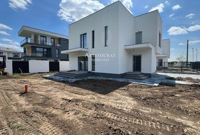 Casă cu 4 camere cu Canalizare în Corbeanca