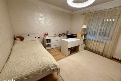 Casă cu 4 camere cu Canalizare în Central - 2