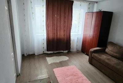 Apartament cu 2 camere semidecomandat în Micro 11