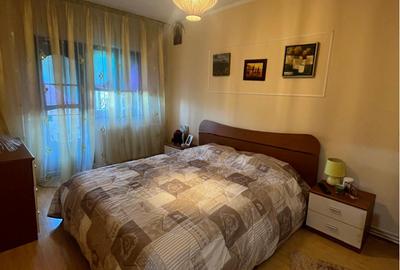 Apartament trei camere complet renovat + boxă - zona Liceu Pedagogic Apartament trei camere complet renovat + boxă - zona Liceu Pedagogic - 4