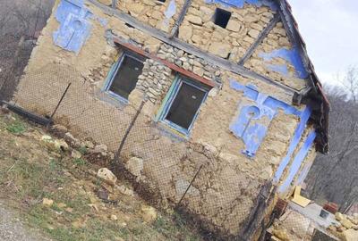 Casă cu 4 camere cu Teren 1077 Mp în Podeni - 7
