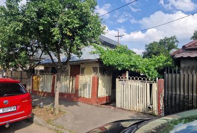 Casă cu 3 camere cu Teren 200 Mp în Central - 1