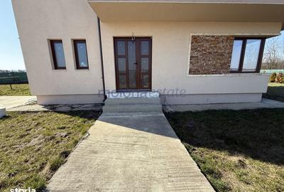 Casă cu 4 camere cu Teren 470 Mp în Jucu - 2
