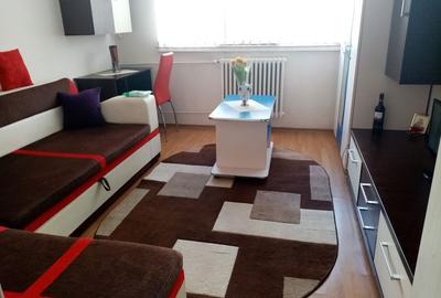 Garsonieră decomandată în Far