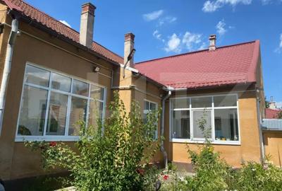 Casă cu 4 camere cu Teren 965 Mp în Central - 9