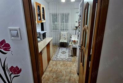 Vand apartament 2 camere etaj 1 decomandat