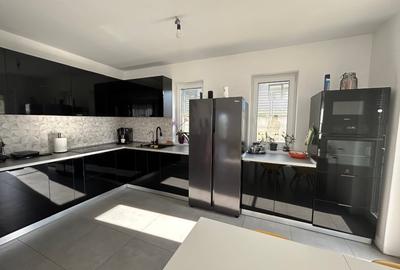 Duplex cu 4 camere cu Canalizare în Florești - 3