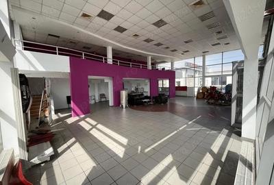 Spațiu comercial, de 243 mp, în Central - 3