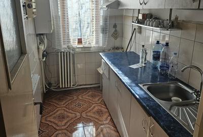 Apartament cu 3 camere semidecomandat în Central - 3