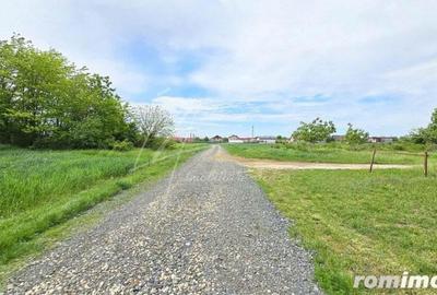 Teren intravilan in zona rezidentiala, la 1 km de A0 si A1 - 2