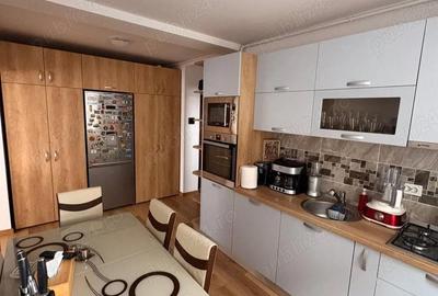 Apartament cu 2 camere decomandat, mobilat în Tractorul - 5