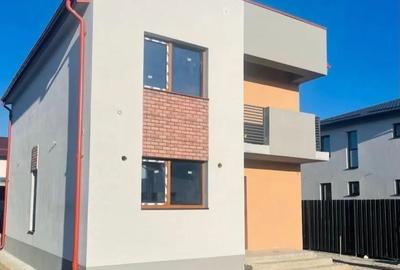 Casă cu 4 camere în Berceni