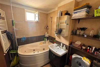 Apartament cu 3 camere în Rovine - 1
